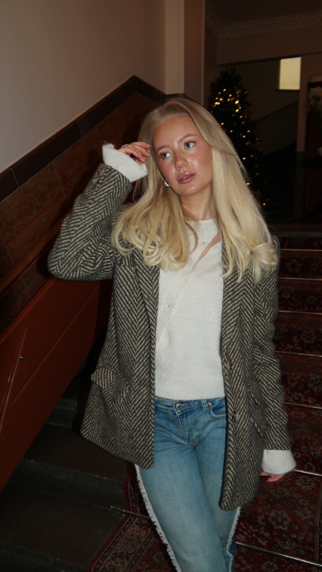 Silky Straight Blond Clip-ins